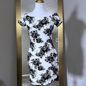 BAILEY BLUE off shoulder floral dress sizes medium
